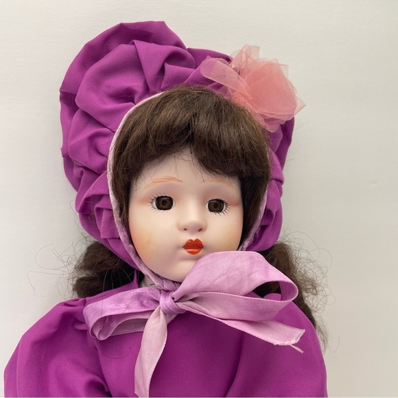 Vintage Musical Porcelain Heritage Doll Brunette Long Hair - Picture 5 of 16